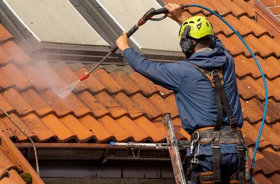 Démoussage et hydrofuge de toiture à Corcy